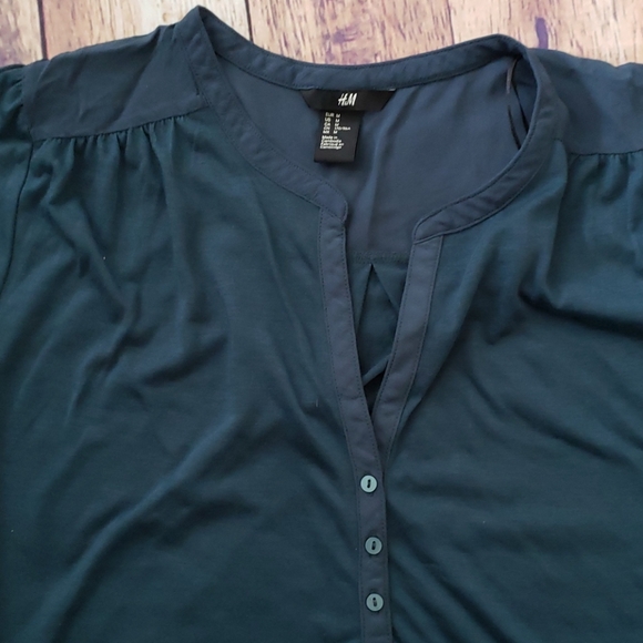 ❌SOLD❌H&M Top - Picture 2 of 4